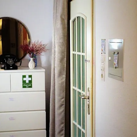 아파트 Your Private Bedroom Near Station Perfect For Solo Travelers